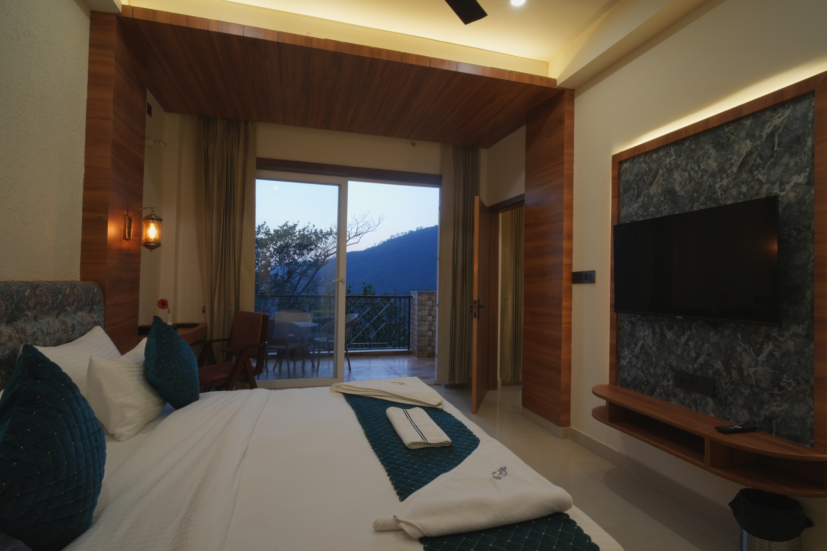 Executive Family Valley View Room - Internal Sunset View