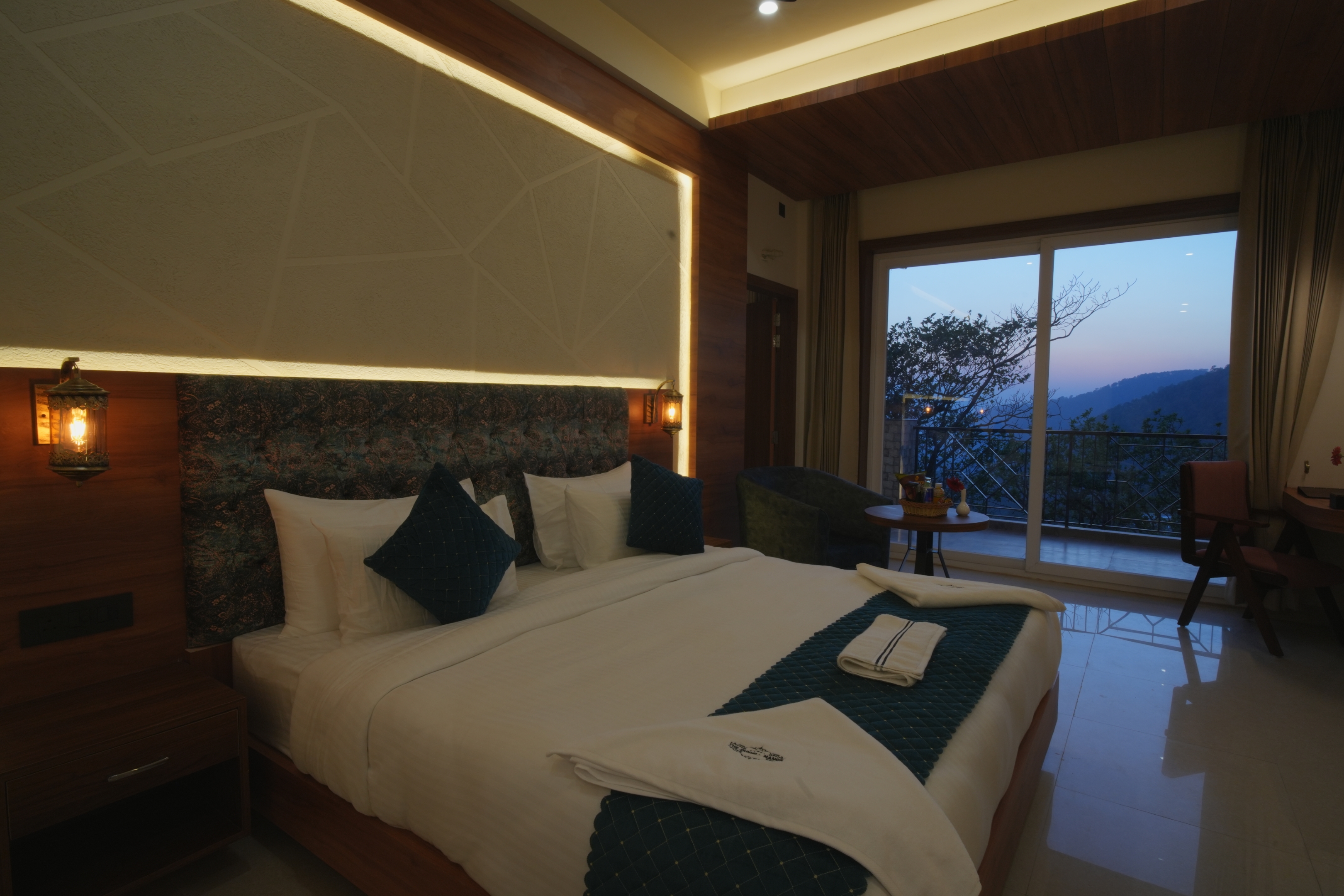 Executive Family Valley View Room - External Sunset View