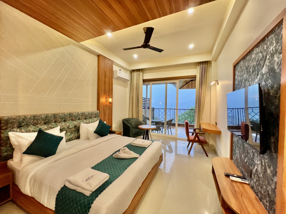 Superior Valley View Room